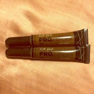 2 piece bundle ‼️ 🎉HD PRO CONCEALER BY LA GIRL